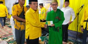Politisi Golkar Abdul Razak menerima dukungan dari Angkatan Penerus Perjuangan Gerakan Mandau Talawang Pancasila (APP GMTPS) untuk mencalonkan diri menjadi Gubernur Kalteng 2024-2029. Foto: Golkar