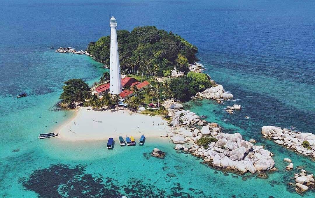 Daerah wisata Pulau Belitung. Foto: /https://pin.it/2NWe0Ci