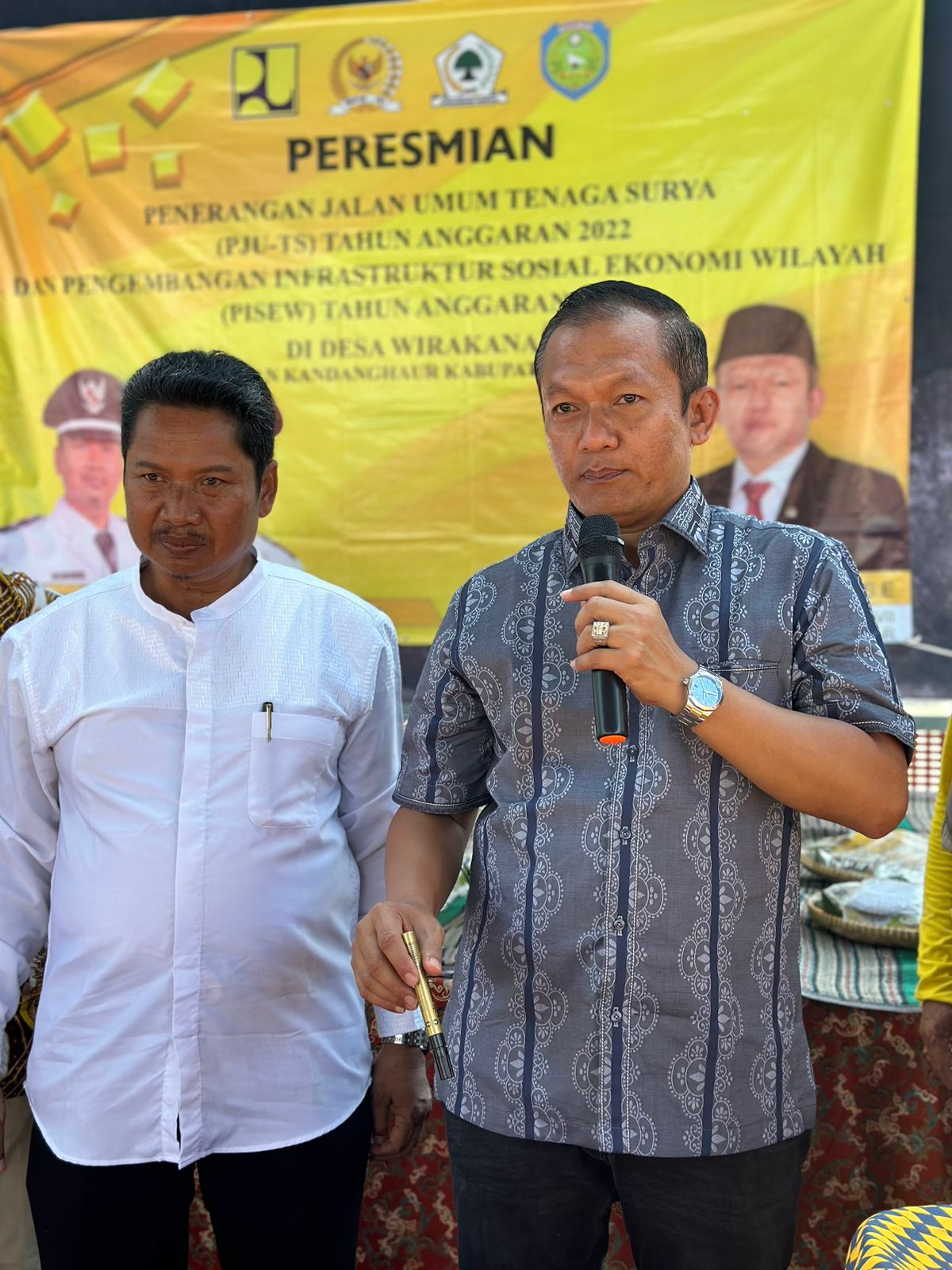 Bambang Hermanto meresmikan Program PISEW di Desa Wirakanan