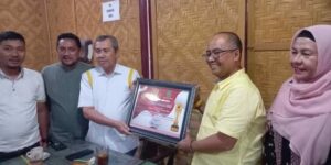 DPD Golkar Riau Terima Penghargaan