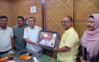 DPD Golkar Riau Terima Penghargaan Keterbukaan Informasi