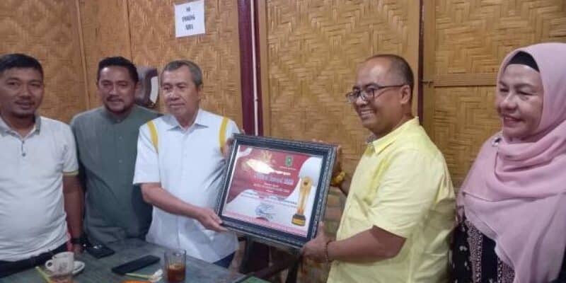 DPD Golkar Riau Terima Penghargaan Keterbukaan Informasi