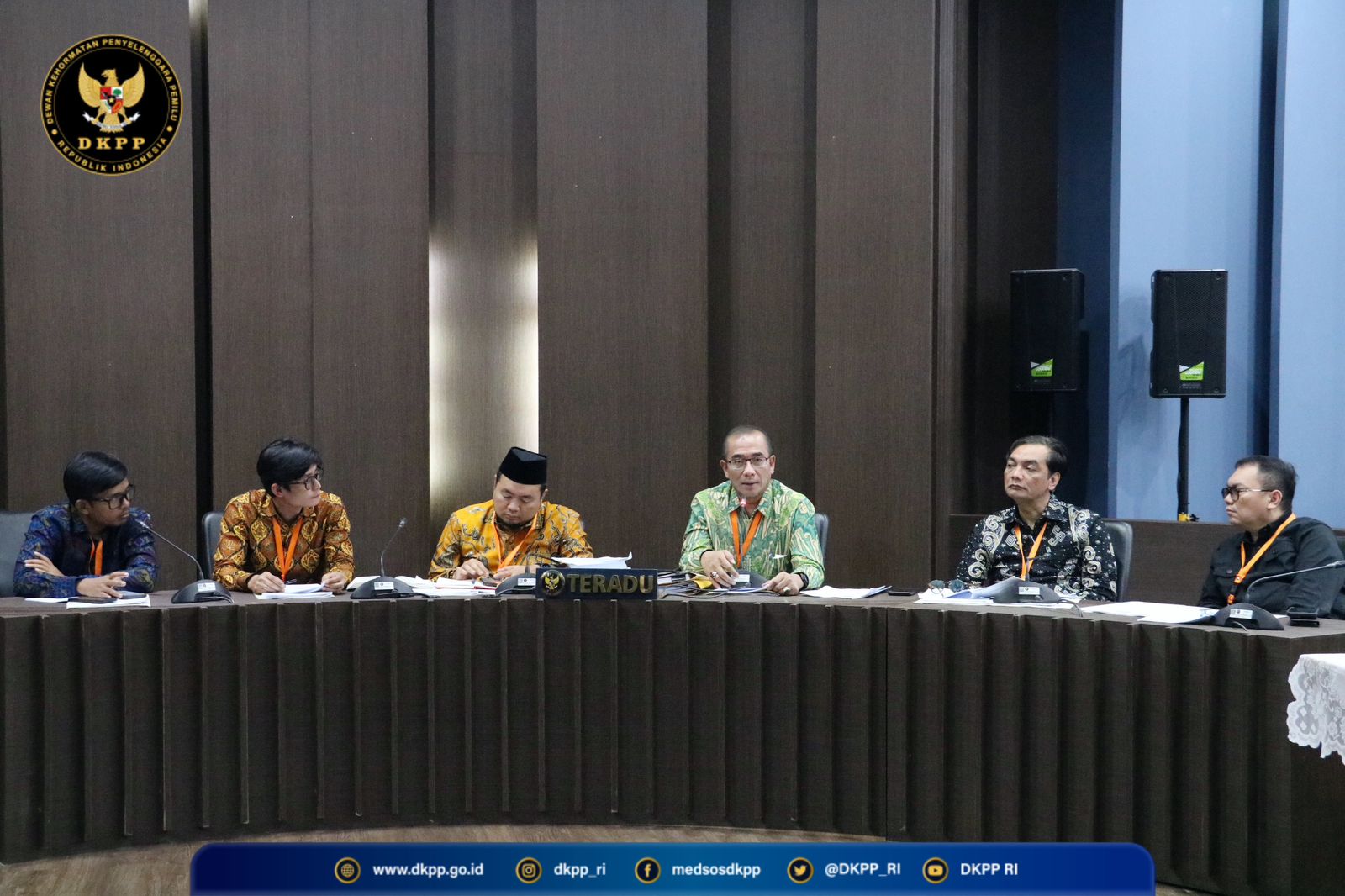 Dewan Kehormatan Penyelenggara Pemilu (DKPP) akan menggelar sidang pemeriksaan dugaan pelanggaran Kode Etik Penyelenggara Pemilu (KEPP) Perkara Nomor 110-PKE-DKPP/IX/2023 di Ruang Sidang DKPP Jakarta, pada Jumat (22/9/2023). Foto: DKPP