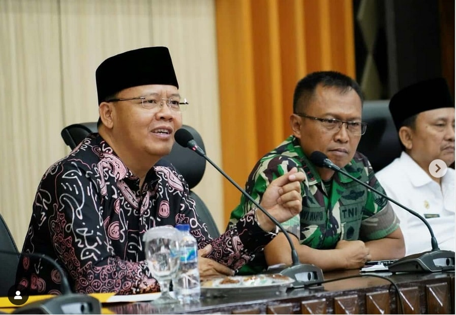 Gubernur Bengkulu Rohidin Mersyah saat memimpin rapat di Kantornya belum lama ini Foto Pemprov Bengkulu