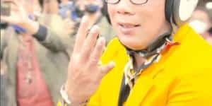 Gubernur Jawa Barat Ridwan Kamil menyampaikan salam 4 jari