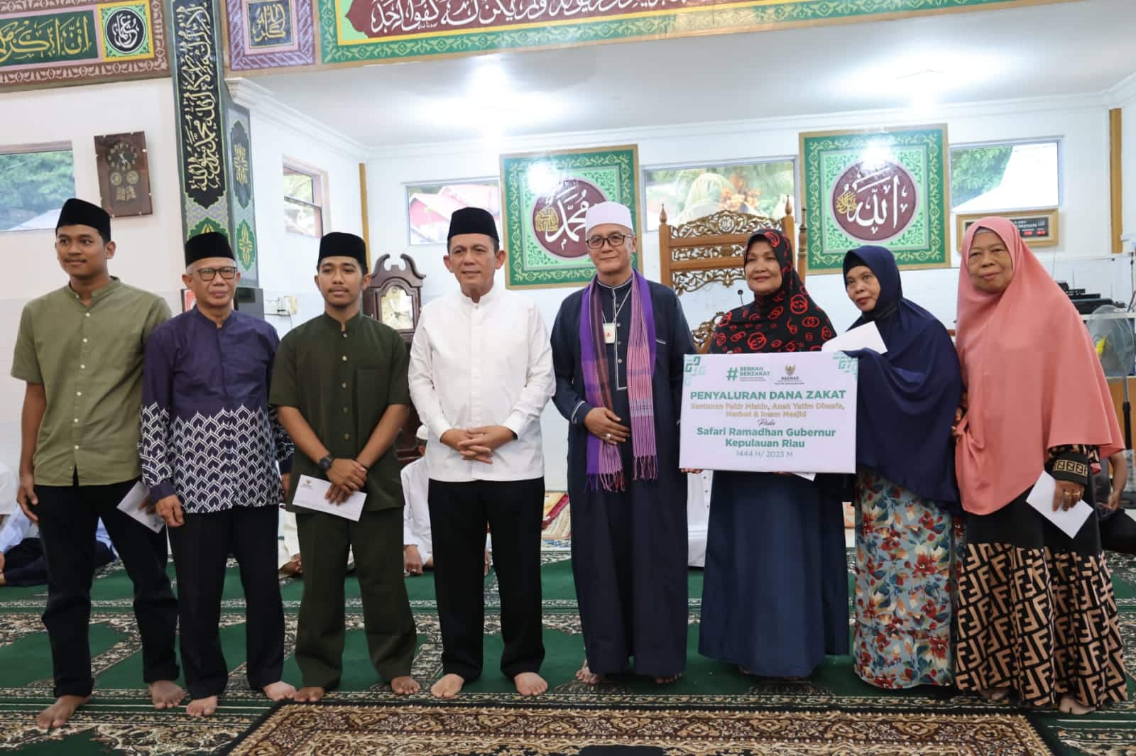 Gubernur Kepri Ansar Ahmad kemeja putih Safari Ramadhan ke Masjid Al Mukminin Tanjungpinang Foto Diskominfo Kepri