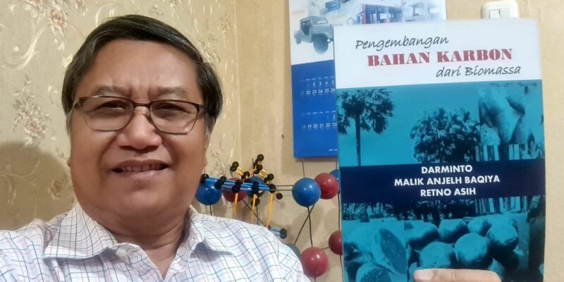 Guru Besar ITS Prof Darminto Berhasil Fabrikasi Komponen Semikonduktor Sel Surya Dengan Biomassa