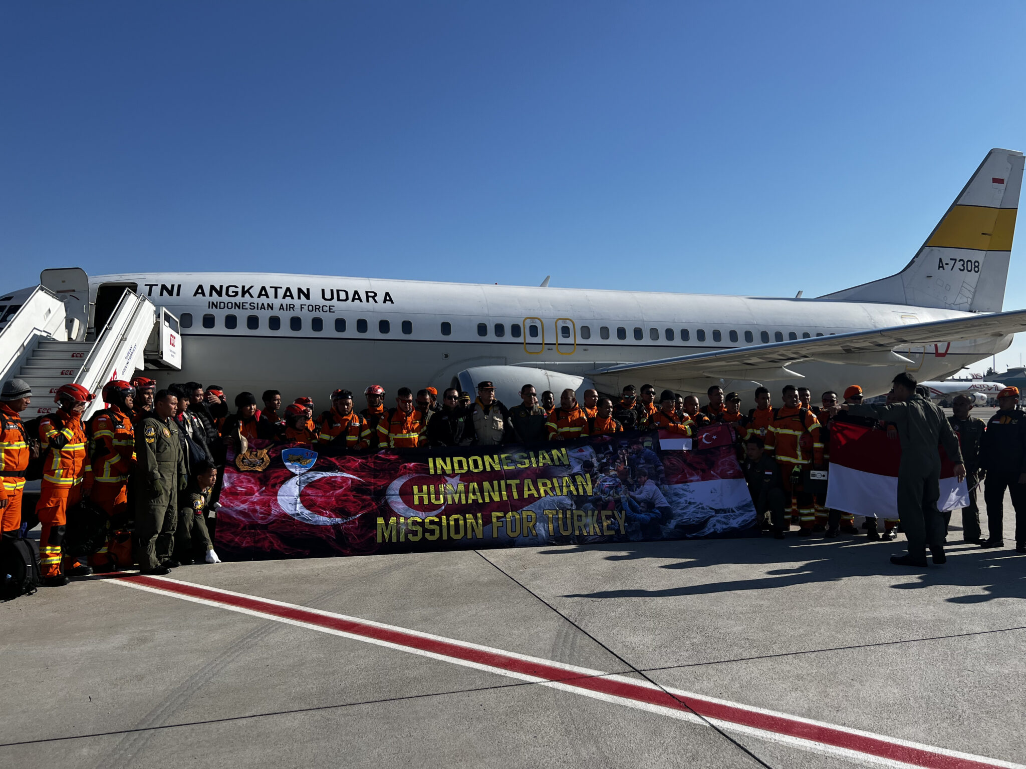 Misi Kemanusiaan Indonesia di Bandara Adana Turki. (Foto Kedubes Indonesia di Turki)