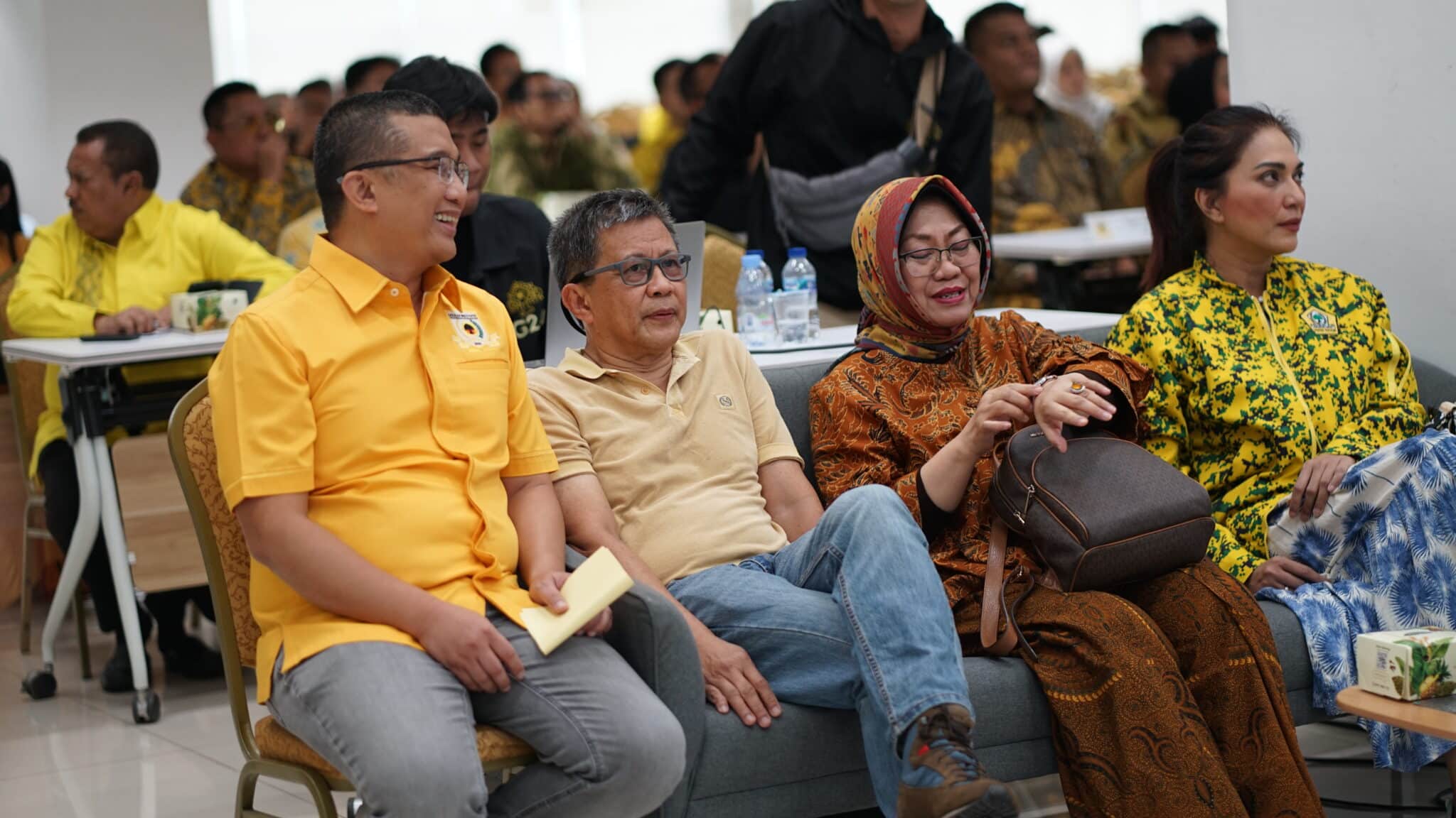 Erwin Aksa saat peluncuran buku "Jalan tengah Partai Golkar" 