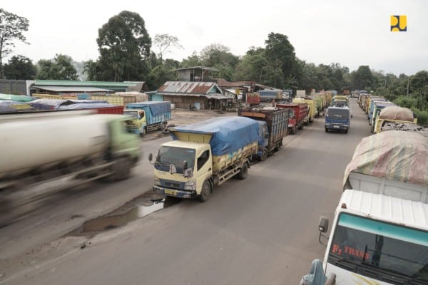Angkutan Batubara Melintas Jalan Nasional Provinsi Jambi