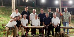 Presiden Joko Widodo bersama para menteri dan Panglima TNI Jenderal TNI Agus Subiyanto menikmati malam di IKN, Kalimantan Timur, Kamis (29/2/2024). ANTARA/HO-BPMI Setpres