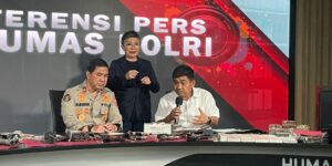 Juru bicara Detasemen Khusus (Densus) 88 Antiteror Polri Kombes Aswin Siregar memberikan keterangan pers di Mabes Polri, Jakarta Selatan, Selasa, (15/8/2023). Foto: Polri