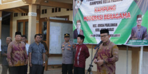 Kakanwil Kemenag Aceh Azhari meresmikan Kampung Moderasi Beragama, di Balai Desa Kuta Padang, Rabu (22/6/2023). Foto: Kemenag
