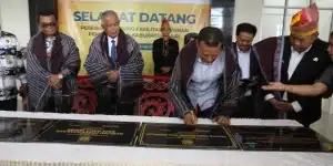 Ketua DPD Golkar Sumut Musa Rajekshah Gedung Perpustakaan Daerah Kabupaten Dairi