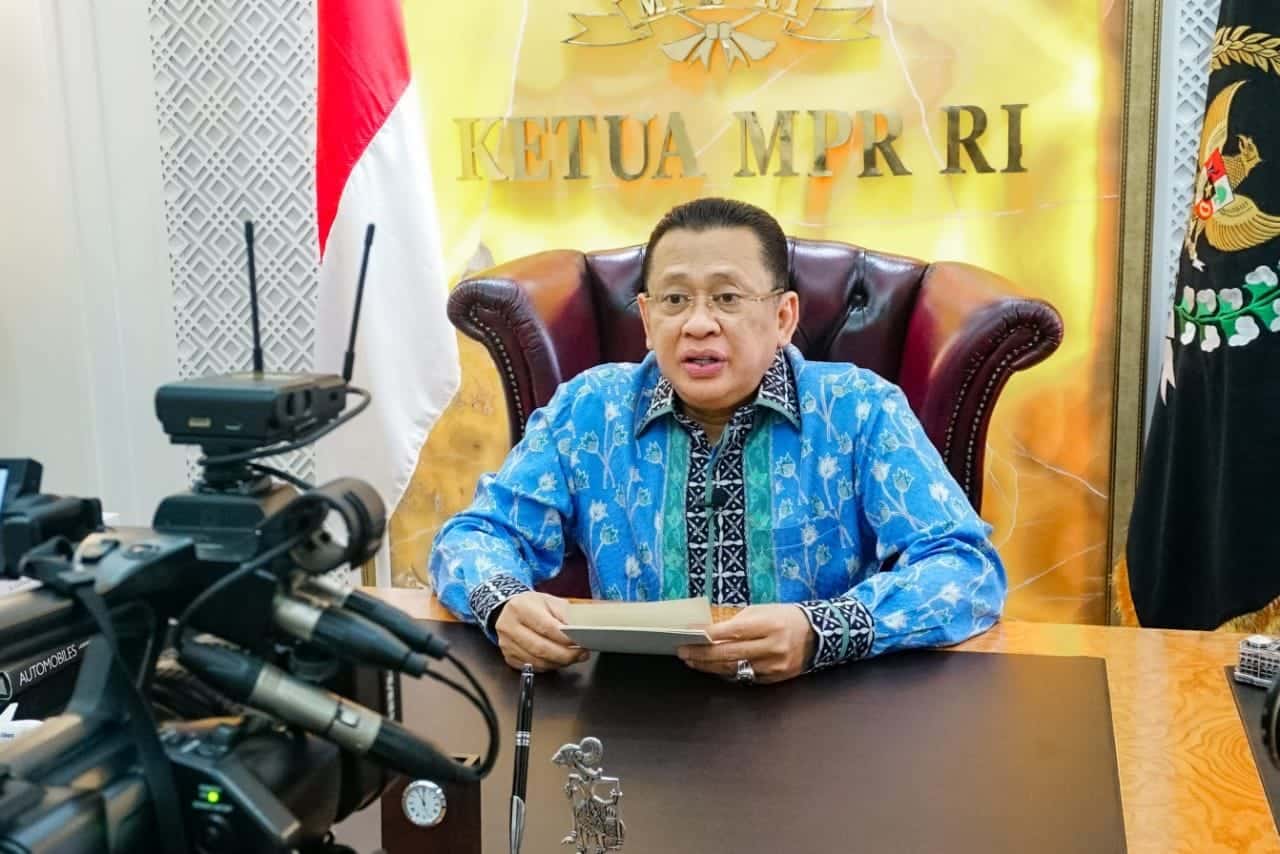 Ketua MPR RI dan Wakil Ketua Umum Partai Golkar Bambang Soesatyo memberikan sambutan dalam acara Advanced Training LK3 Badan Koordinasi HMI Jawa Barat secara virtual dari Jakarta, Senin (13/3/2023). Foto: Ist