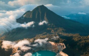 5 Destinasi Wisata Gunung di Indonesia yang Wajib Kamu Nikmati Pemandangan Alamnya