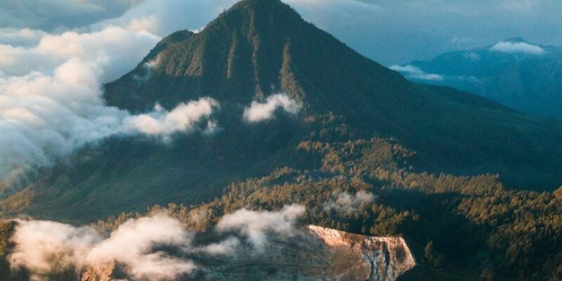5 Destinasi Wisata Gunung di Indonesia yang Wajib Kamu Nikmati Pemandangan Alamnya