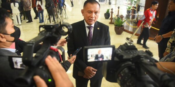 Lodewijk Paparkan Rangkaian Mekanisme Pencalonan Panglima TNI di DPR