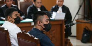 Mario Dandy menggunakan masker di persidangan/foto by: KompasMario Dandy di Pengadilan Negeri Jakarta Selatan, Selasa, 4 Juli 2023 lalu. Foto: Ist