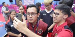 Menpora Dito Ajak Desta dan Cing Abdel Motivasi Atlet Tenis Meja Indonesia di SEA Games 2023