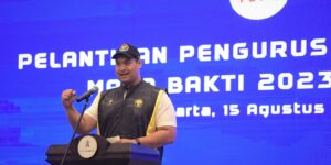 Menpora RI Dito Ariotedjo memberikan sambutan dalam pelantikan Pengurus Pusat Persatuan Bola Voli Seluruh Indonesia (PP PBVSI) di gedung The Tribrata Darmawangsa, Jakarta Selatan, Selasa (15/8/2023). Foto: Kemenpora