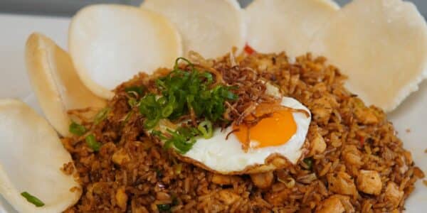 Pecinta Nasi Goreng, Udah Tau Belum Sejarahnya Kuliner Terkenal Ini?