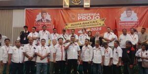 Relawan Projo Provinsi Riau mendeklarasikan dukungan terhadap Prabowo Subianto dan Airlangga Hartarto menjadi pasangan capres dan cawapres Pemilu 2024, di Grand Suka Hotel, Riau, Sabtu (22/7/2023). Foto: Ist