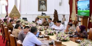 Suasana Rapat Terbatas soal Pekerja Migran Indonesia, dipimpin oleh Presiden RI Joko Widodo, di Istana Merdeka, Jakarta, Rabu (208/2023). Foto: airlanggahartarto_official