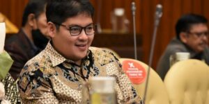 Ravindra Sebut Dasi Kuning Jokowi Tanda Nyaman dengan Golkar