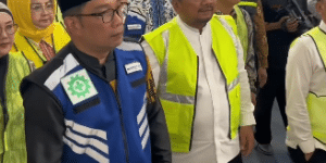Gubernur Ridwan Kamil mendampingi Menteri Agama Yaqut Cholil Qoumas saat pemberangkatan Jemaah Haji Embarkasi Jawa Barat dari Bandara Kertajati (28/5)