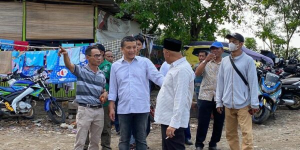 Erwin Aksa mengunjungi masyarakat di Jakarta Barat