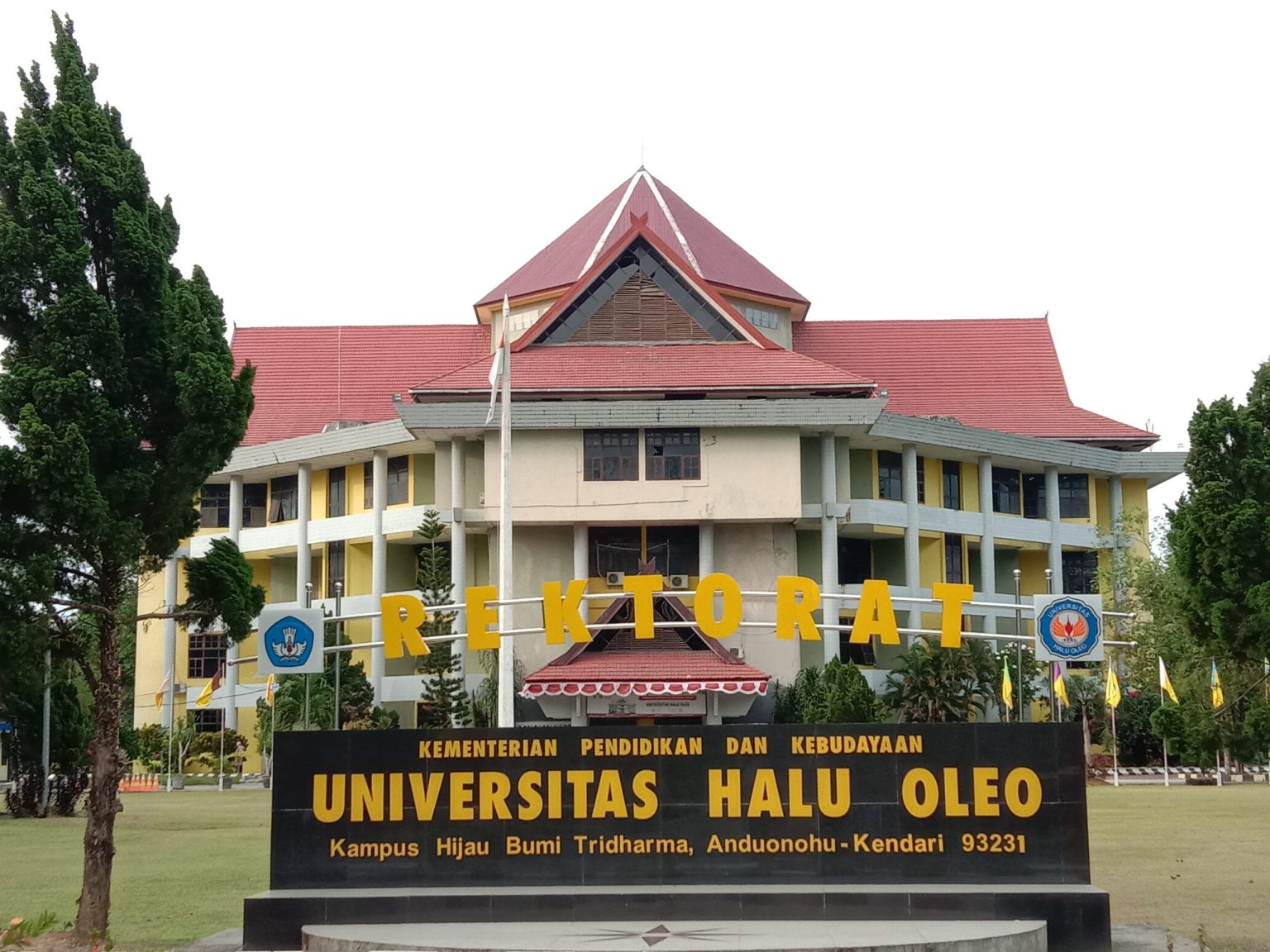 Universitas Halu Oleo (UHO)