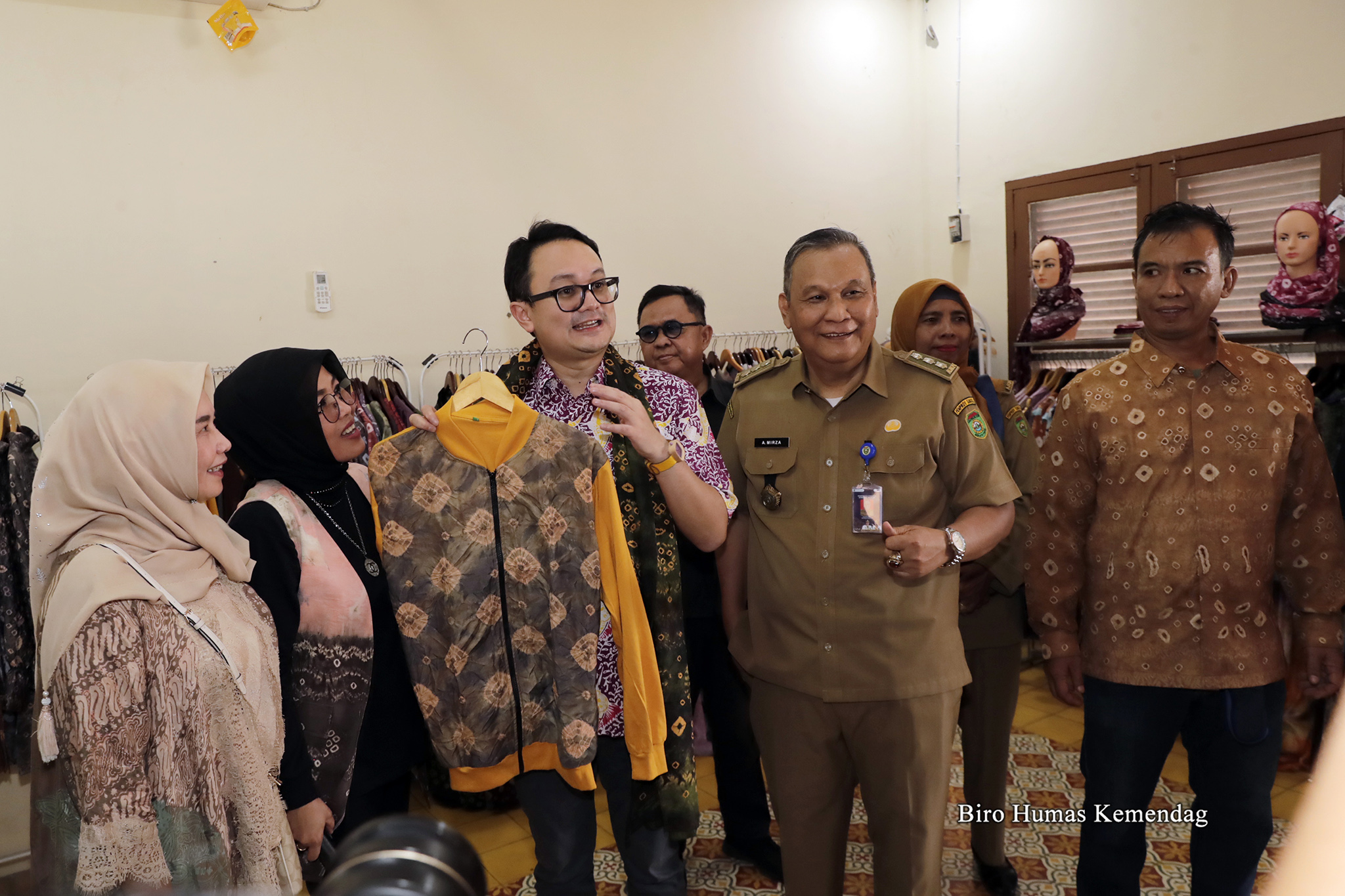 Wamendag Kunjungi Sentra UMKM Griya Kain Tuan Kentang di Palembang