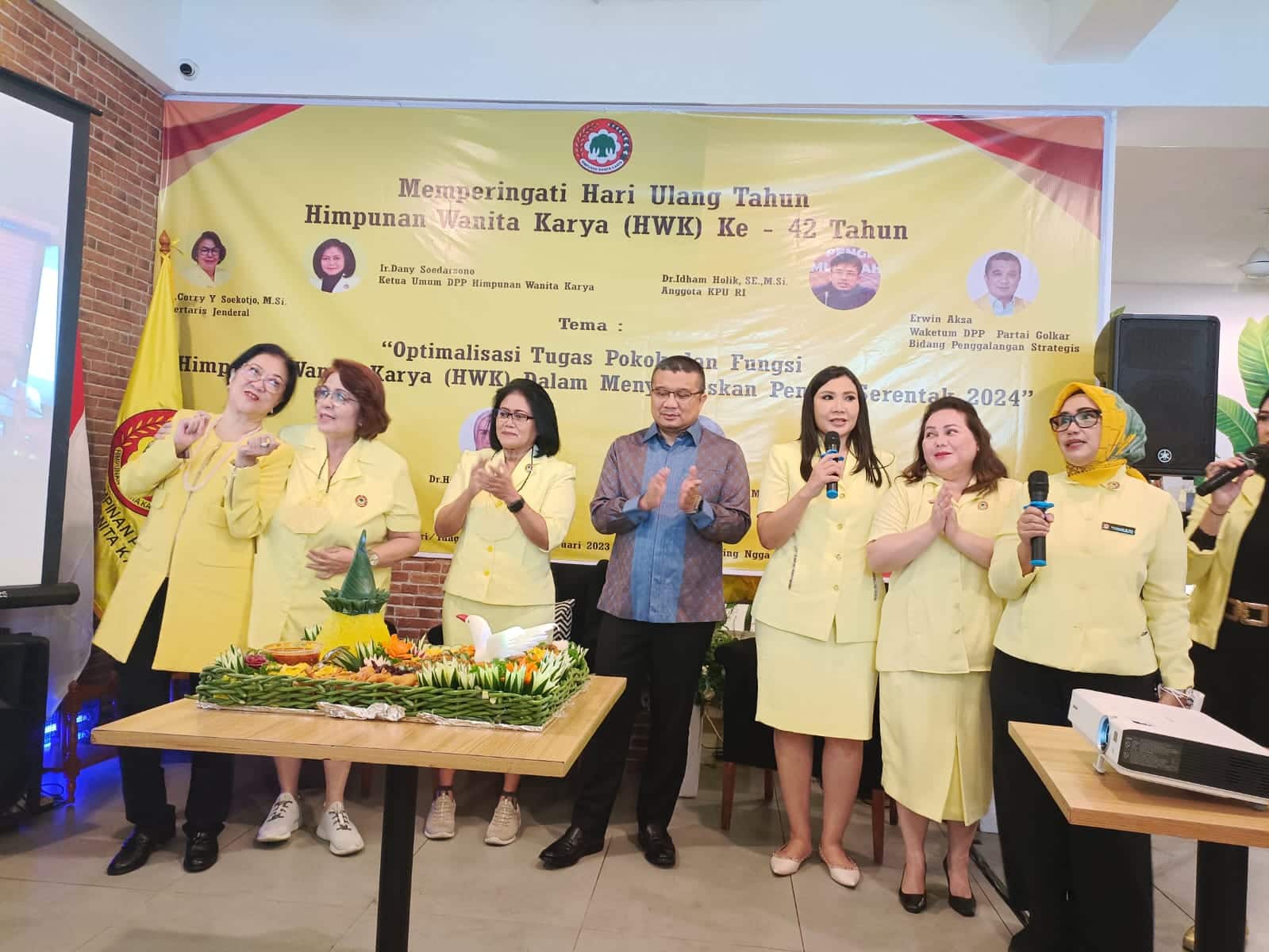 Wakil Ketua Umum DPP Partai Golkar Bidang Penggalangan Strategis Erwin Aksa menghadiri perayaan ulang tahun Himpunan Wanita Karya ke-42.