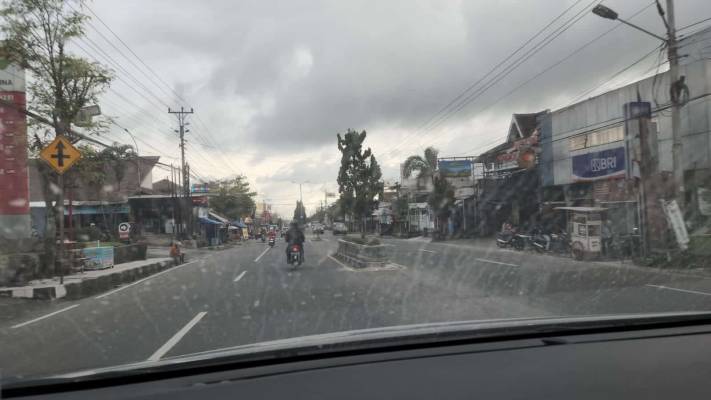 Hujan Abu di Wonosobo akibat letusan gunung Merapi Sabtu 11/3