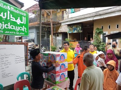 Kader Golkar Jakarta Selatan Gerak Cepat Bantu Korban Kebakaran Pasar Manggis