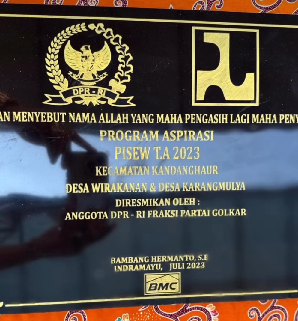 Bambang Hermanto meresmikan Program PISEW di Desa Wirakanan