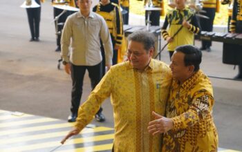 Ketua Umum DPP Partai Golkar Airlangga Hartarto dan Ketua Umum Partai Gerindra Prabowo Subianto. Foto: Ist