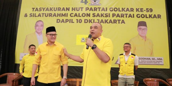 Calon anggota legislatif Partai Golkar untuk DPRD DKI Jakarta Syafi Fabio Djohan dan Ketua DPD Partai Golkar Jakarta Zaki Iskandar