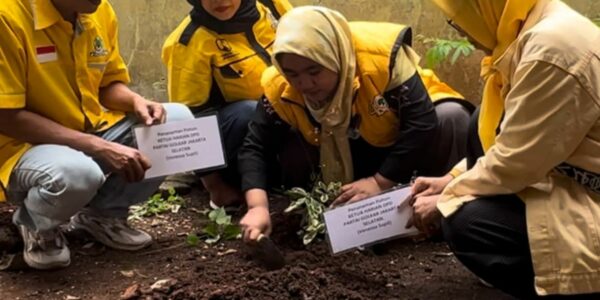 Partai Golkar Jakarta Selatan tanam pohon