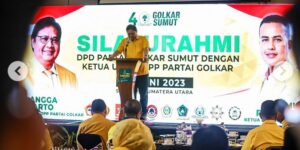 Ketua Umum DPP Partai Golkar Airlangga Hartarto menyampaikan sambutan dalam pertemuan dengan para Ketua DPD Partai Golkar kabupaten dan kota se-Sumatera Utara di Pematang Siantar, Sumut, Hotel Sapadia, Kamis (22/6/2023). Foto: IG golkar.indonesia