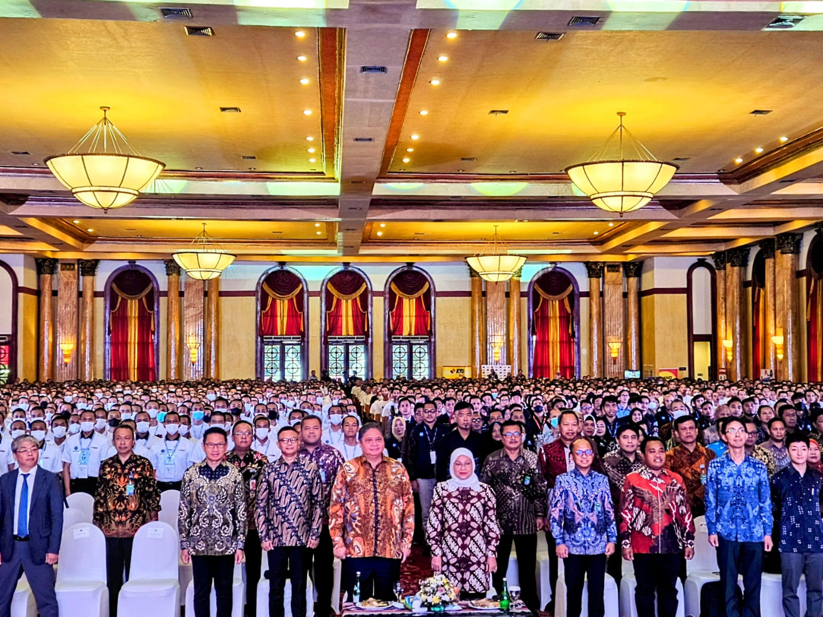Menteri Koordinator Bidang Perekonomian Airlangga Hartarto memberangkatkan 2.000 peserta magang ke Jepang, di Jakarta, Kamis (21/9/2023) lalu. Foto: Kemenko Perekonomian