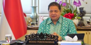 Menteri Koordinator Bidang Perekonomian Airlangga Hartarto saat memberikan sambutan secara virtual dalam The 19th Indonesian Palm Oil Conference (IPOC) and 2024 Price Outlook, Kamis (2/11/2023). Foto: Kemenkoperekonomian