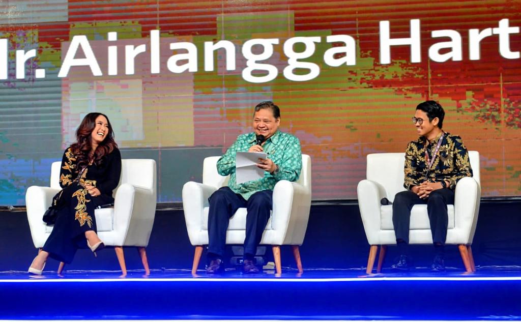 Menteri Koordinator Bidang Perekonomian Airlangga Hartarto memberikan sambutan dalam Symposium on Digital Economy and Sustainability, di Jakarta, Kamis (24/8/2023). Foto: Kemenko Perekonomian