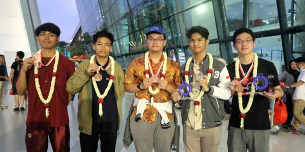 Pelajar Indonesia Raih Medali Emas di Olimpiade Astronomi dan Astrofisika Dunia