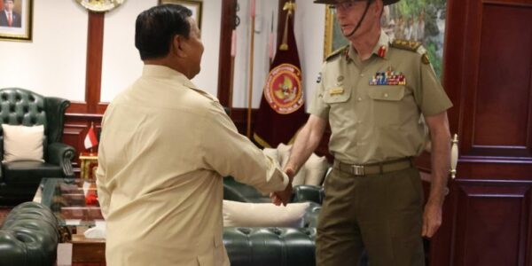 Menteri Pertahanan RI Prabowo Subianto menerima kunjungan kehormatan atau courtesy call Panglima Angkatan Bersenjata Australia (Chief of the Australian Defence Force) Jenderal Angus J. Campbell, Selasa (20/2/2024). Foto: Kemhan