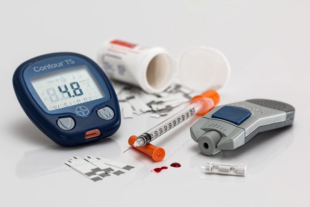 alat pengukur gula darah untuk mendeteksi Diabetes pada anak