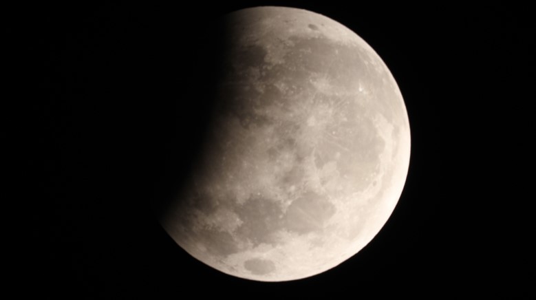 Ilustrasi gerhana bulan sebagian. Foto: BMKG
