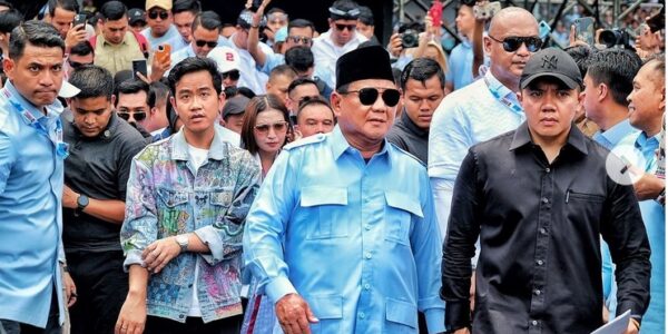 Jokowi Datangi Gibran di Hotel Fairmont Senayan Setelah Kampanye Akbar