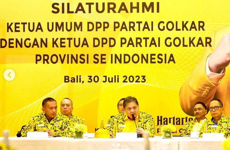 Ketum Golkar Airlangga Hartarto memberikan sambutan dalam pertemuan Ketua DPP dan DPD se-Indonesia, pekan lalu. Foto: Golkar